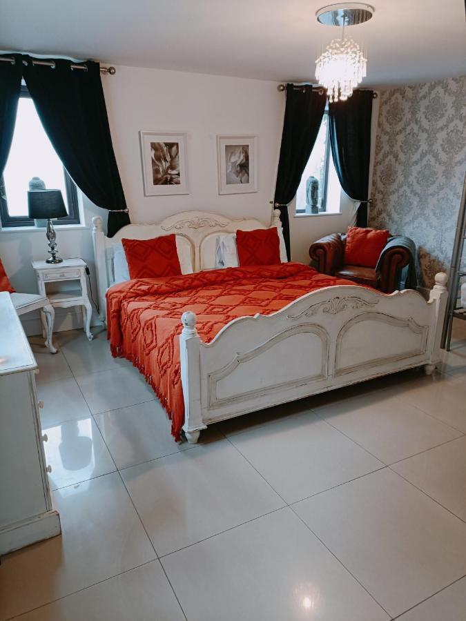 The White Dove Bed And Breakfast With Glamping Newark Showground Экстерьер фото